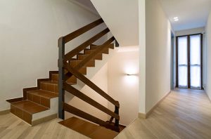 gambar railing tangga kayu minimalis